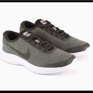 Women’s Nike Flex Experience R7 Size 7